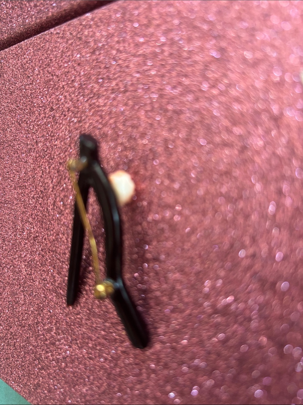 Hawaiian black Coral branch pink angel skin carved rose brooch - Picture 5 of 5